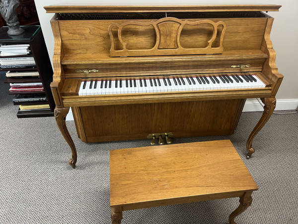 1994 Made in the USA Kimball Concerto piano - Upright - Console Pianos